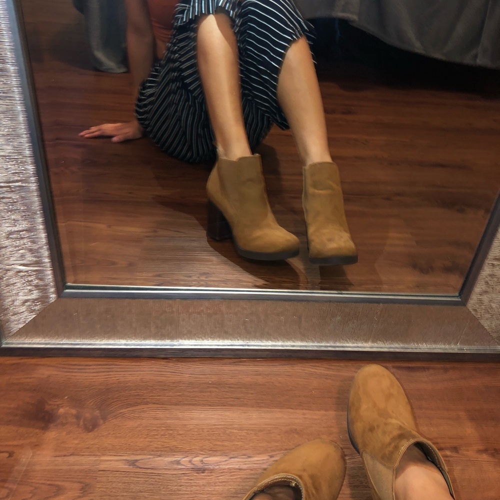 boots - Picture 2 of 7